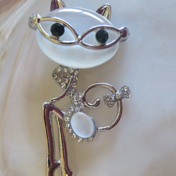 Cute CAT Brooch Faux Opal with Green & Silver Rhinestones (F62) - Picture 2 of 5